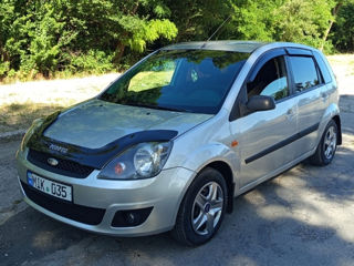 Ford Fiesta foto 0