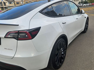 Tesla Model Y foto 5