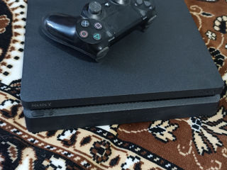 Продам Ps4 slim , б/у , не разу не была на ремонте , все работает отлично  , есть все доки от