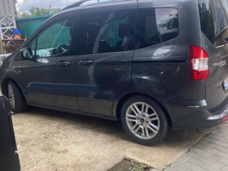 Ford Tourneo Courier foto 1