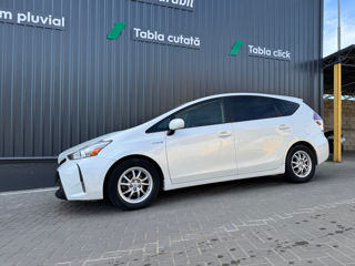 Toyota Prius v foto 6