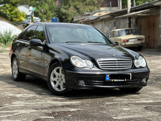 Mercedes C-Class foto 3