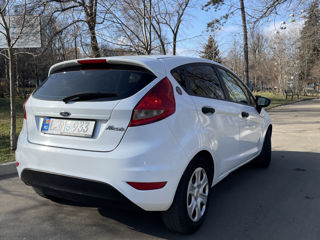 Ford Fiesta foto 3