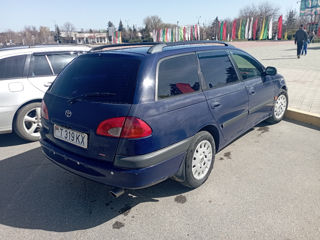 Toyota Avensis foto 2