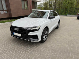 Audi Q8 foto 1