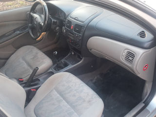 Nissan Almera foto 9