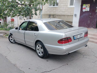 Mercedes E-Class foto 1