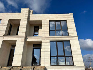 Spre vânzare  un TownHouse impresionant, construit cu cele mai calitative materiale. foto 2