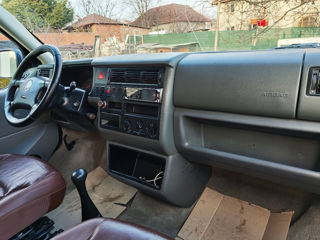 Volkswagen Caravelle foto 3