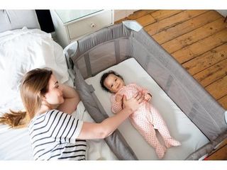 Patuț pliant co-sleeper Joie Kubbie