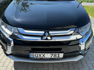 Mitsubishi Outlander foto 1