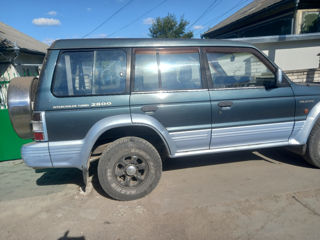 Mitsubishi Pajero foto 2