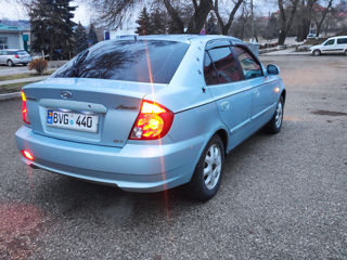 Hyundai Accent foto 3