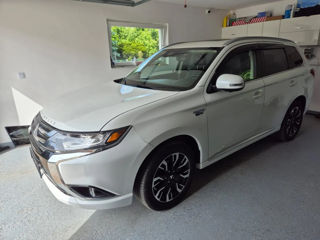 Mitsubishi Outlander foto 2