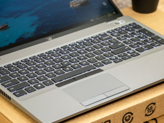 Dell Precision 3551/ Core I7 10850H/ 32Gb Ram/ Nvidia P620/ 500Gb SSD/ 15.6" FHD IPS!!! foto 8