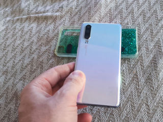 Vind huawei p30 aurora (ele-l29) ideal cu husa dar e stricat ecranu vind la piese