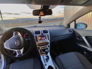 Toyota Avensis фото 2