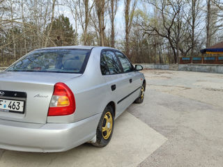 Hyundai Accent foto 2