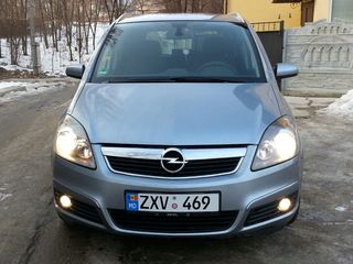 Opel Zafira foto 1