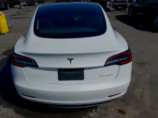 Tesla Model 3 foto 4