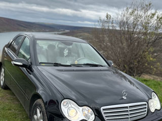 Mercedes C-Class foto 2