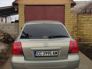 Toyota Avensis foto 2