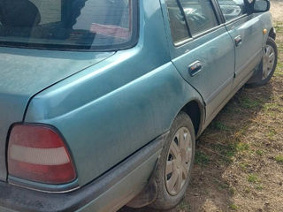 Nissan Sunny foto 4