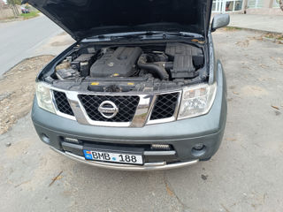 Nissan Pathfinder foto 2