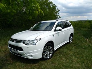 Mitsubishi Outlander foto 1