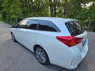 Toyota Auris foto 1