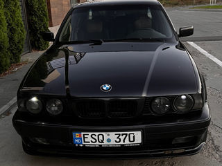 BMW 5 Series foto 2