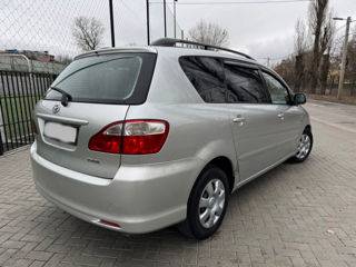 Toyota Avensis Verso foto 4