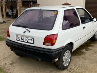 Ford Fiesta foto 3