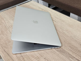 Macbook Pro 15 2016 (i7 8x 3.60Ghz, 16Gb, 256Gb, Radeon Pro 450 2Gb) foto 6