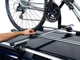 Крепления для перевозки велосипедов на автомобиле и багажники от бренда Thule foto 2