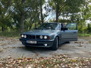 BMW 5 Series foto 1