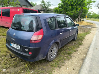 Renault Grand Scenic foto 2