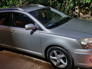 Toyota Avensis foto 2