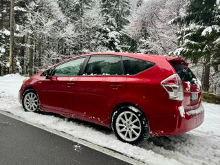 Toyota Prius v