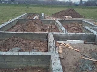 Копаем/Săpăm temelii, fundații pentru case, bazine, tranșee foto 4