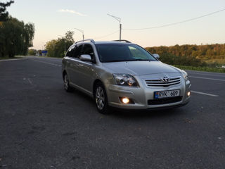 Toyota Avensis foto 8