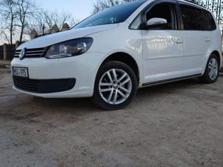 Volkswagen Touran foto 1