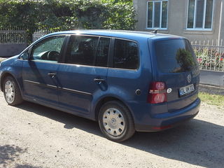 Volkswagen Touran foto 1