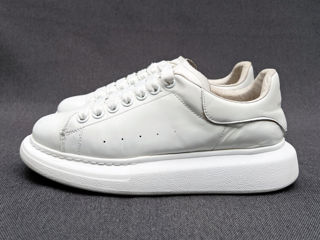 Alexander McQueen Oversized Sneakers. Размер 38. Оригинал. В хорошем состоянии.