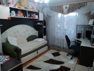 Se vinde apartament 3 odăi foto 5