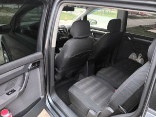 Volkswagen Touran foto 9