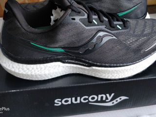 Продам оригинальные кроссовки американской фирмы Saucony