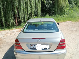 Mercedes E-Class foto 2