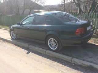 BMW 5 Series foto 4