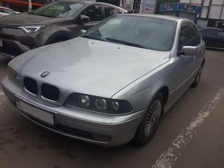 BMW 5 Series foto 1